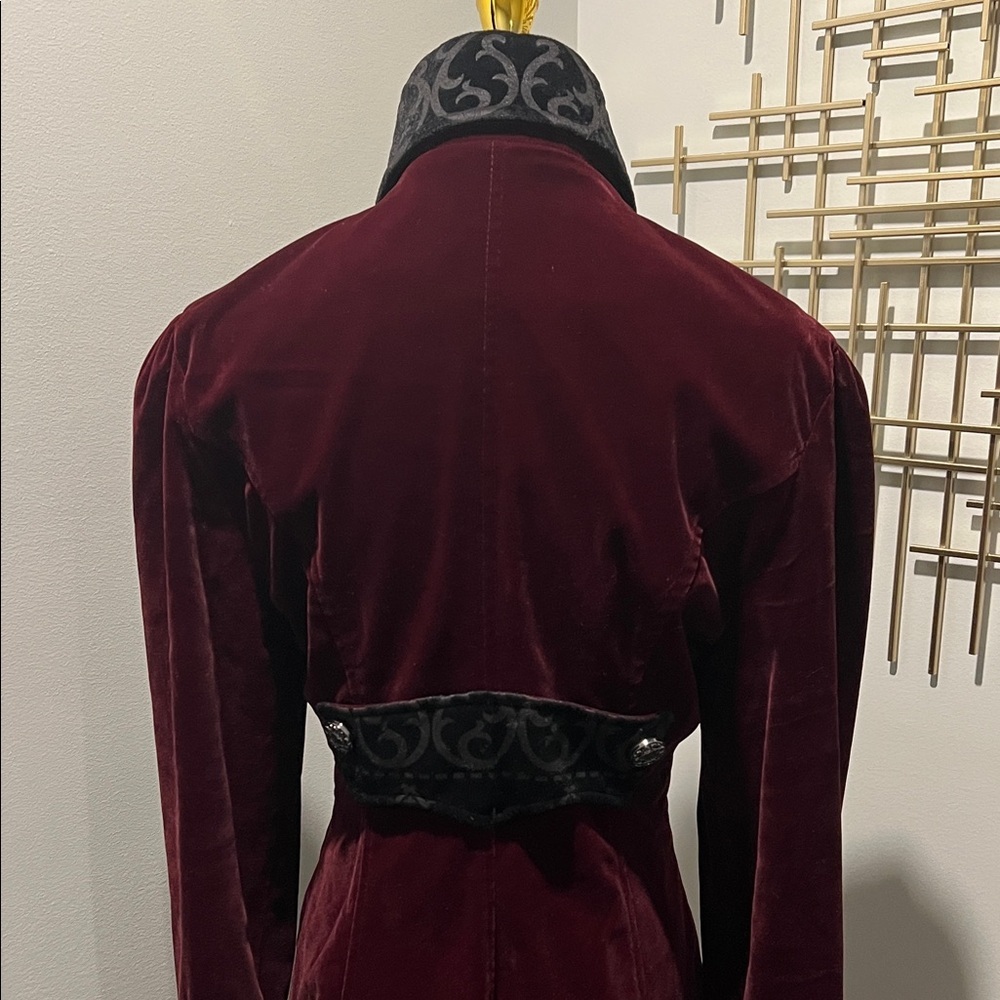 Luxurious Velvet Women's Blazer in Deep Burgundy - Picture 7 of 10